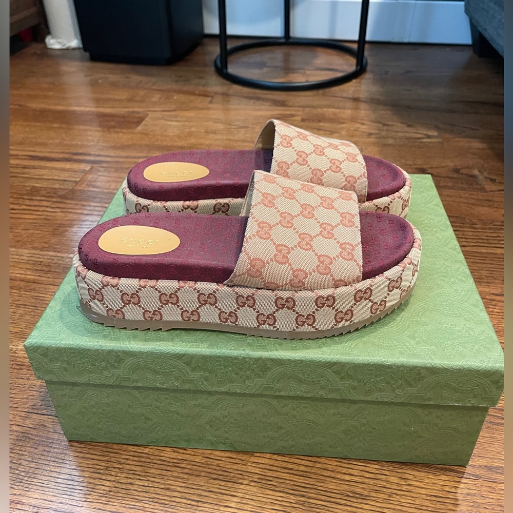 Gucci platform sandal , gently used,excellent condition with box and dust bags
